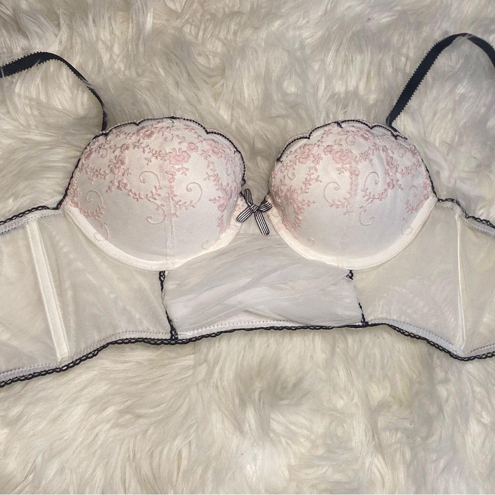 Elegant Lace Trimmed Bra in Pink and White
